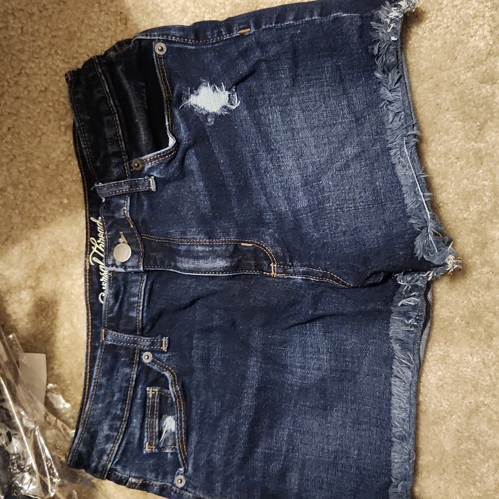 Universal Threads Shorts Size 6 Distressed Denim High Rise Shorty Shorts